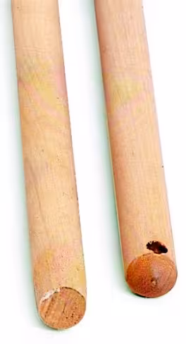 Manche bois poncé - l. 1,40 m - avec trou d'accroche - bout conique - à l'unité