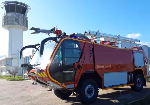 Véhicule d'intervention mousse VIM 60 P2,5 - PTAC 19 t - 2 places - châssis aéroportuaire MAN 4x4